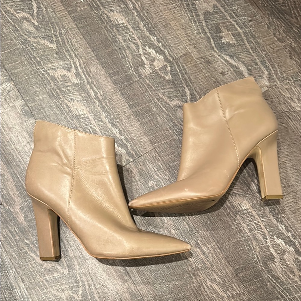Chic Tan Ankle Boots